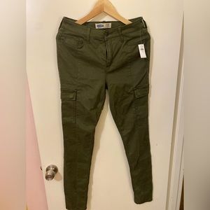 Old Navy NWT Olive green skinny leg cargo pants 6 TALL